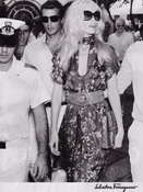 08ďV棺Claudia Schiffer by Mario Testino